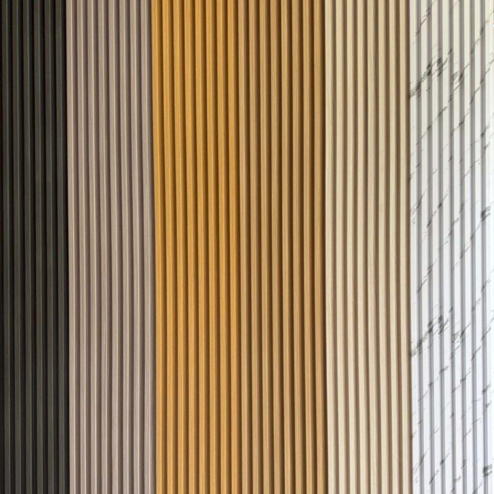 Pared con paneles WPC de cinco colores